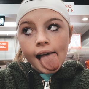 Meet your Posher, Olivia